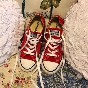 Red converse size 6